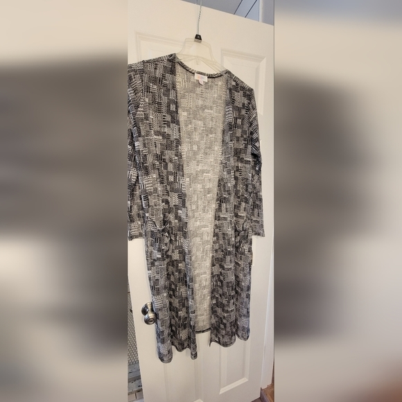 NWT Lularoe Sarah Long Layering White & Black Print Cardigan Size M - Picture 1 of 7